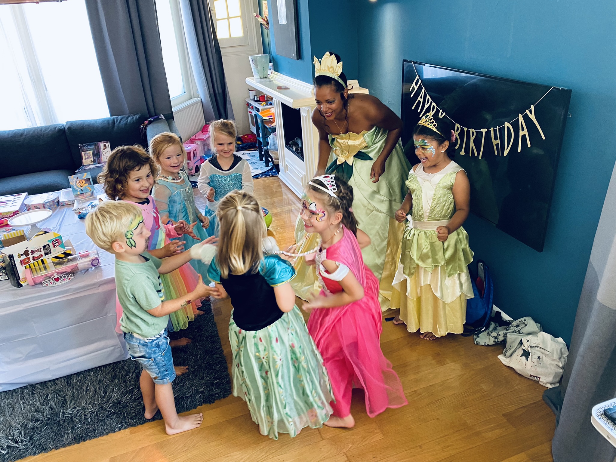Prinsessen en schminkartiest kinderfeestje